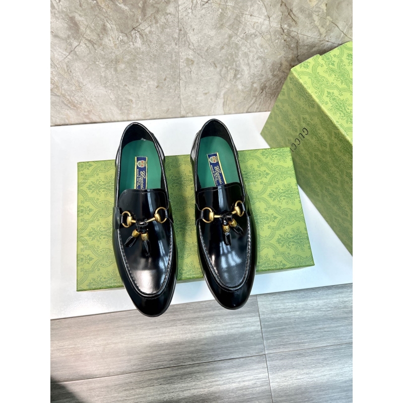G*u*i leather shoes